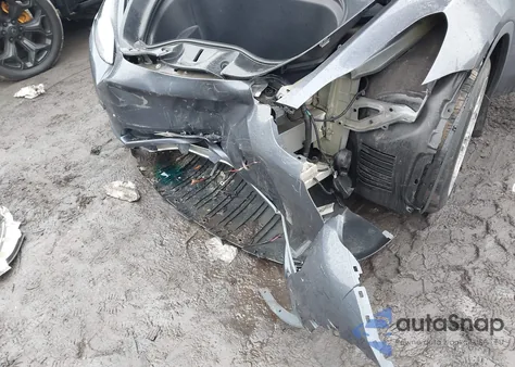 2023 Tesla Model Y Awd/Long Range Dual Motor All-Wheel Drive z USA, uszkodzony, nr VIN 7SAYGDEE7PA042087